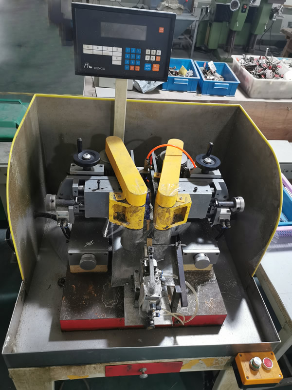 鑼中梁機